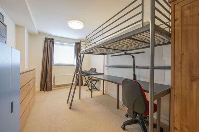 Ferry Street, E14, Docklands photo 4