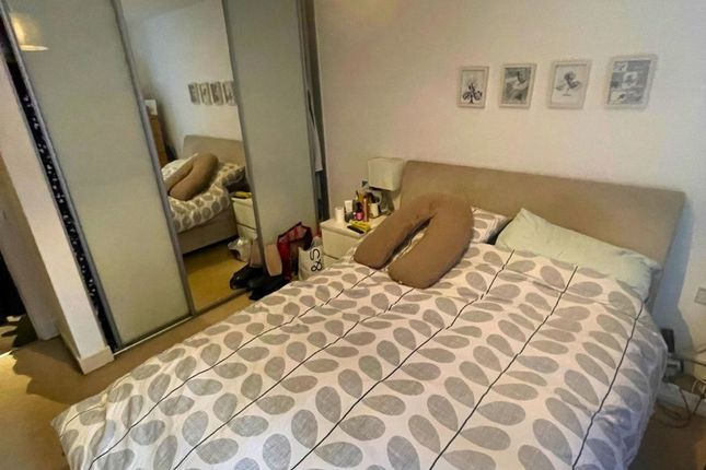 16, Louisa Oakes Close, London photo 4