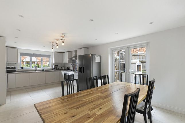 Lodge Close, Allington photo 4