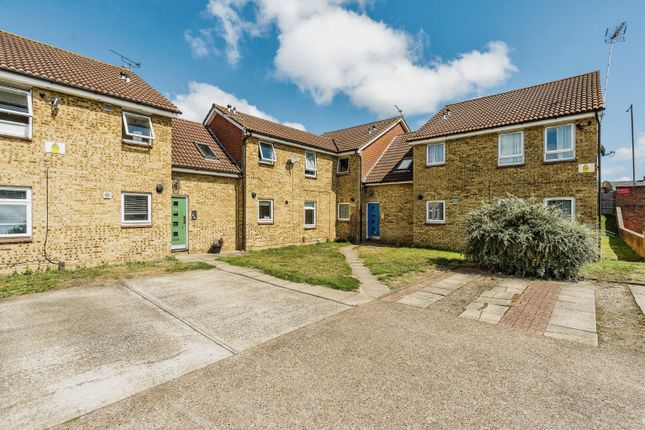 Thumbnail Flat for sale in Whimbrel Close, Sittingbourne, Kent
