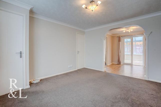 12, Leyburn Close, Swadlincote photo 3