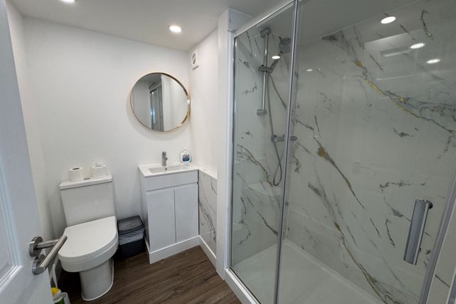 Studio flat on 15 Westby Road, Bournemouth, £1,200/mo