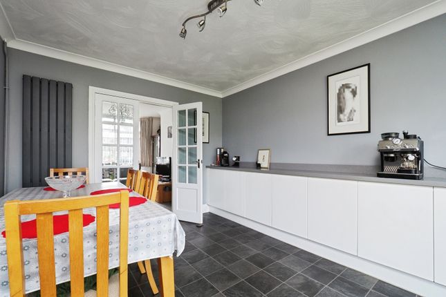 47, Lilac Crescent, Nottingham photo 4