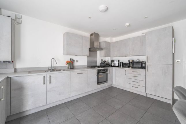 Blackthorn Avenue, Chigwell photo 3