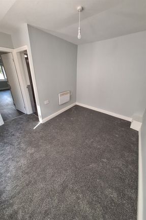 17, Currier Lane, Ashton-Under-Lyne photo 5