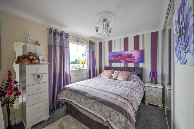 26, Pine Crescent, Staffordshire photo 4