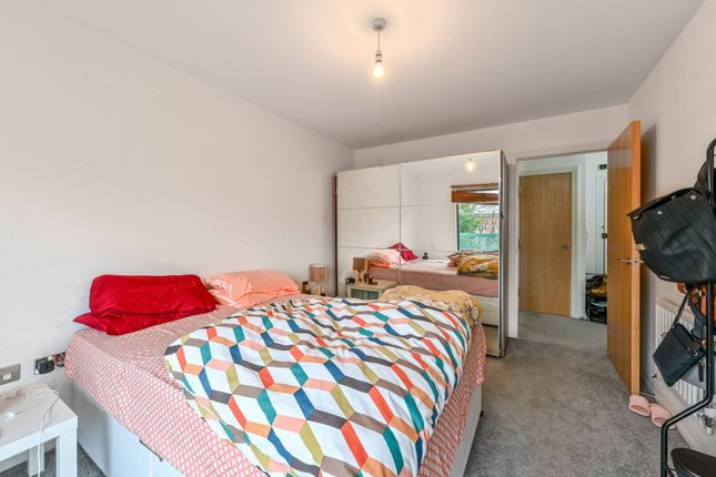 Flat to rent in Oval Road, Camden Town, London