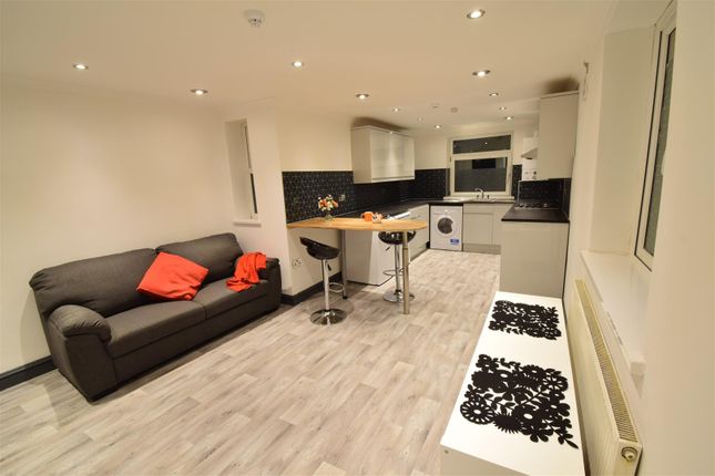 Kitchen Living 1.Jpg