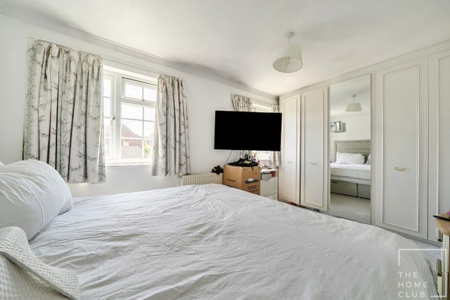 34, Bradfield Close, Guildford photo 3