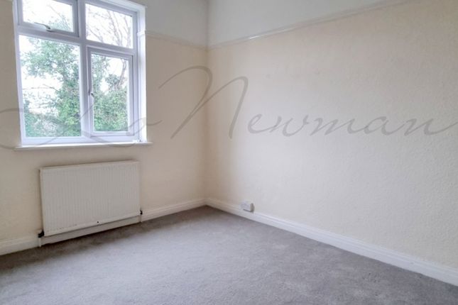 Flat 18 2 bed Lodge Court, High Street, Essex photo 4
