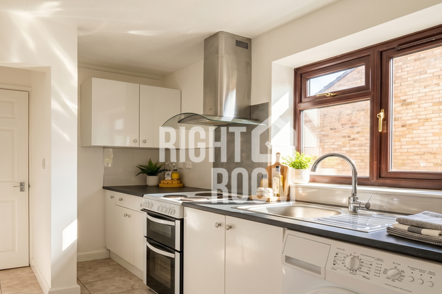 1 Hillside Road, Luton photo 5