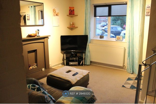 2-bed house on Treeview, Crawley, £1,550/mo