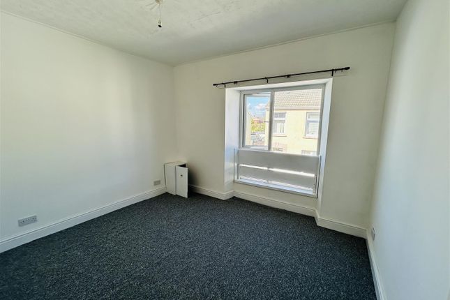 First Floor Flat, 79 Bryn Road, Llanelli photo 2