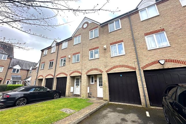 Thumbnail Town house to rent in Norbury Avenue, Watford