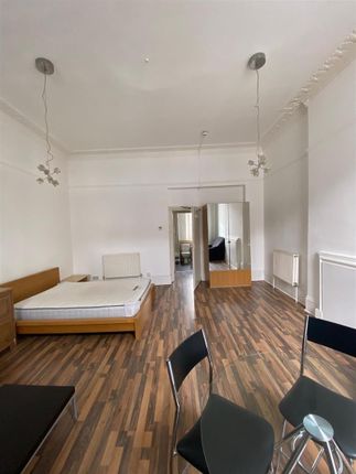 Flat to rent in Spring Street, London