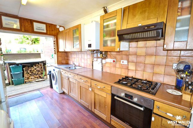 23, Honeyborough Green, Milford Haven photo 3