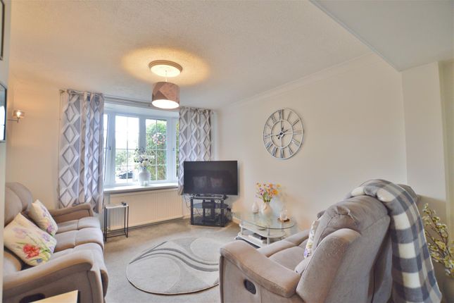 317, Long Furlong Drive, Slough photo 3