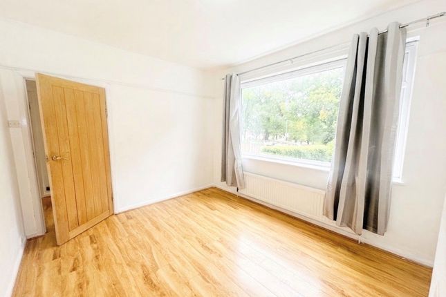 31, Romney Avenue, Burnley photo 5