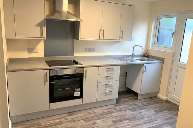 25, Potters Mead, Littlehampton photo 2