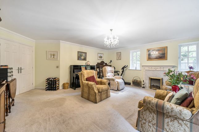 7, Courtney Place, Binfield photo 3
