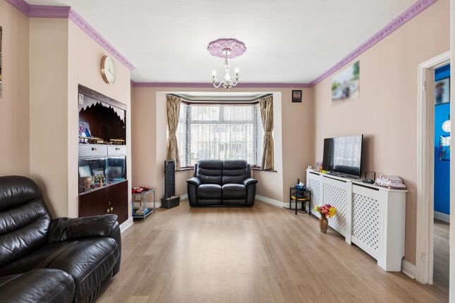 118, Malvern Gardens, Harrow photo 2
