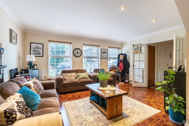 Lilliput House, 28, Atfield Grove, Surrey photo 2
