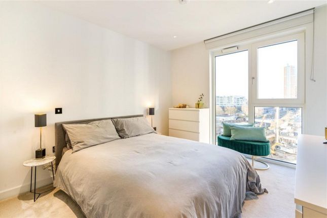 Thumbnail Flat to rent in Lincoln Apartments, White City