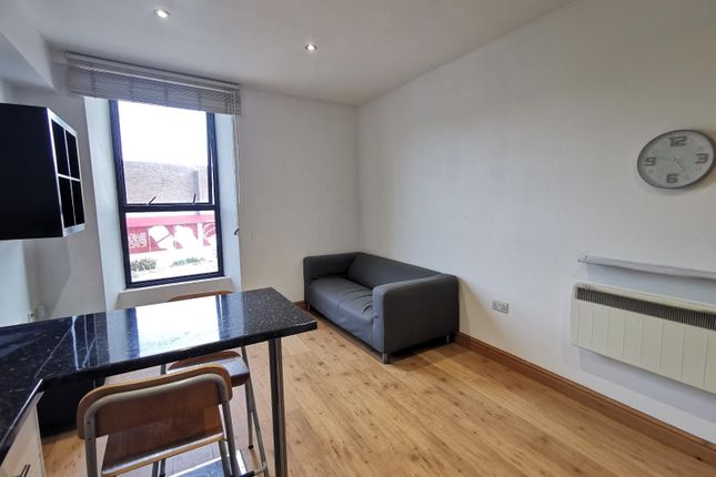 Flat 2 Bank House, 140, Kirkgate, West Yorkshire photo 4