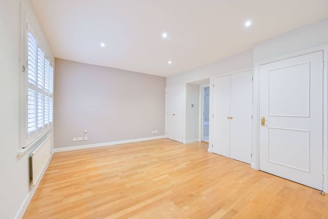 Mews house for sale in Canning Place Mews, Kensington, London