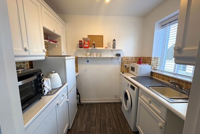 19, Kings Gardens Devon, Honiton photo 2