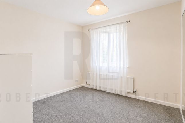 18, Bray Close, Borehamwood photo 5