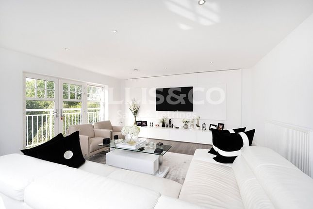 Flat for sale in Randolph Court, 109 Bunns Lane, Mill Hill, London