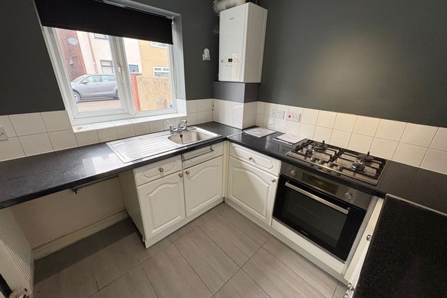 72, Ilkeston photo 3