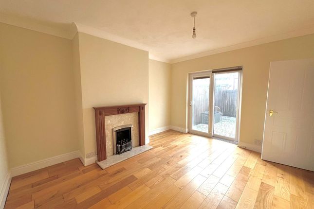 23, Cliff Road, Hornsea photo 4