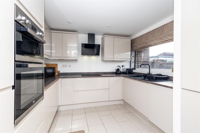 Town house for sale in High Ridge Park, Rothwell, Leeds