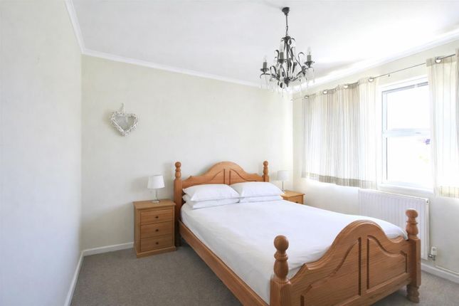 24, Pembrey Close, Norwich photo 5