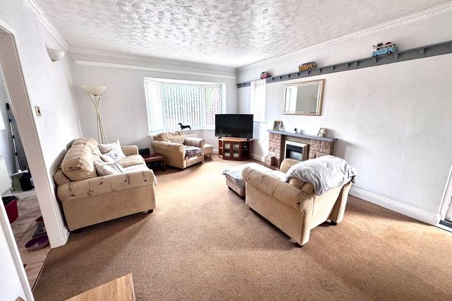 8, Launceston Drive, Nuneaton photo 2