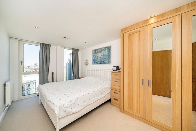 Flat 709, The Crescent, London photo 4