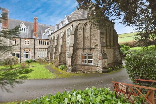 2-bed flat on Flat 5 Devon House, Devon House Drive, Bovey Tracey, £135,000