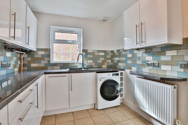 66, St. Georges Drive, Bournemouth photo 4