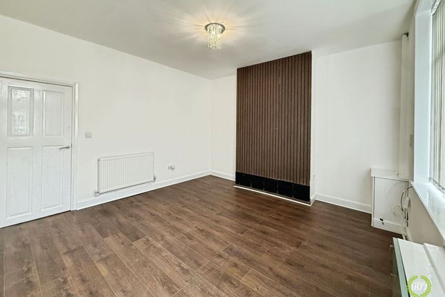 18 Cross Street, Burnley photo 3