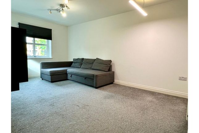 Flat to rent in 307 Beulah Hill, London