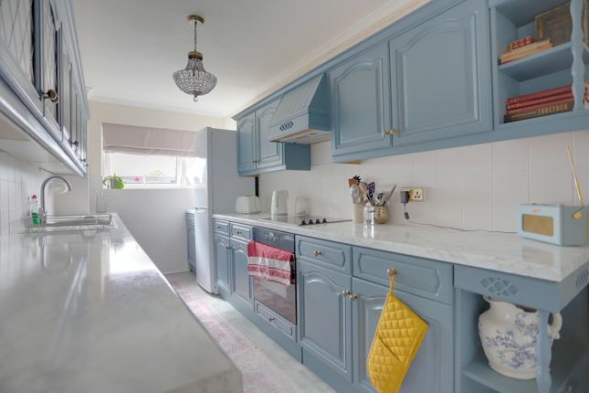 6 High Beech, Eversley Park Road, London photo 3