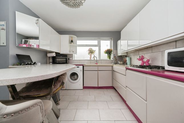 Ribble Close, Eastleigh photo 3