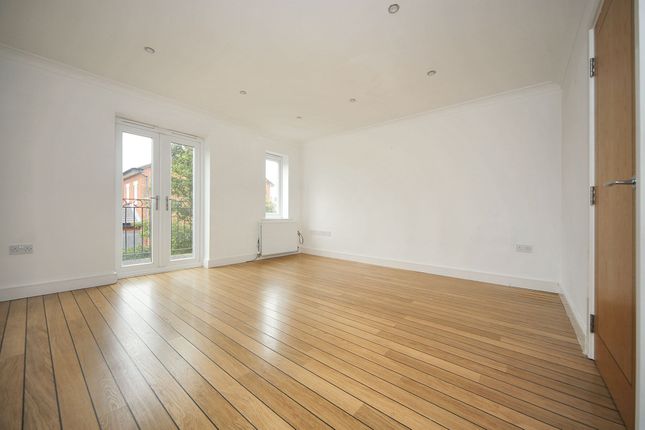 15 Navigation Bank, Wigan photo 2