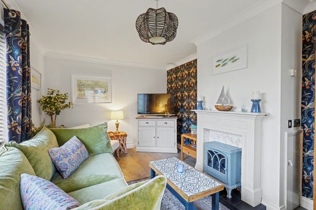 260 Beechings Way, Twydall, Kent photo 2