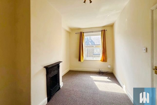 10, Gathorne Street, Brighouse photo 3