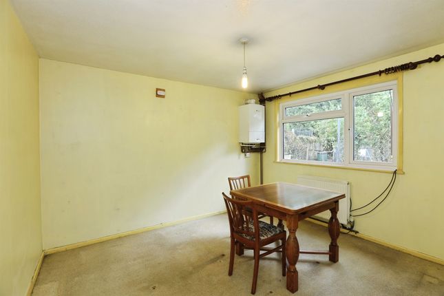 21, Faraday Avenue, East Grinstead photo 4