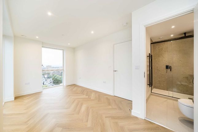 Flat 57 Lindley House 1 Henshaw Parade, The Hyde, London photo 4