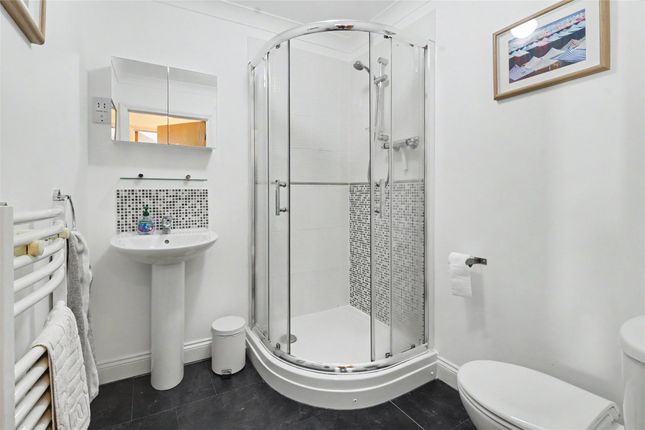 Apartment 9 Atlantic Court,, Northfield Road, Devon photo 4